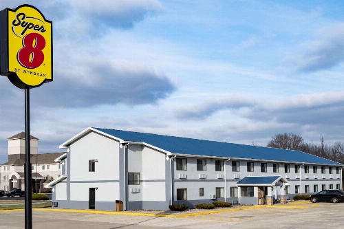 Super 8 by Wyndham Danville image 1