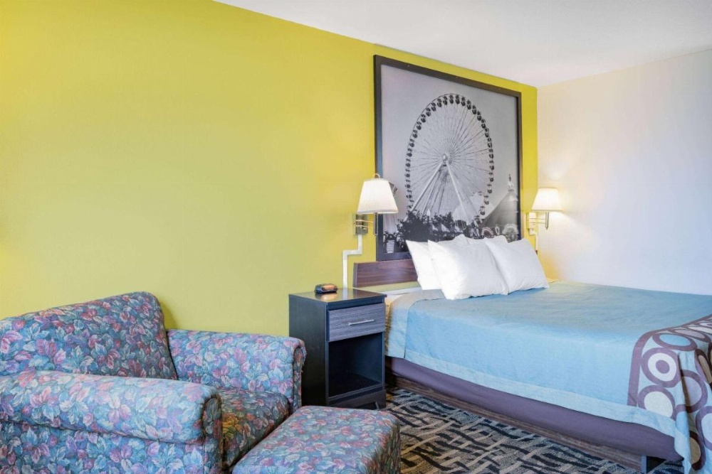 Super 8 by Wyndham Danville Image 23