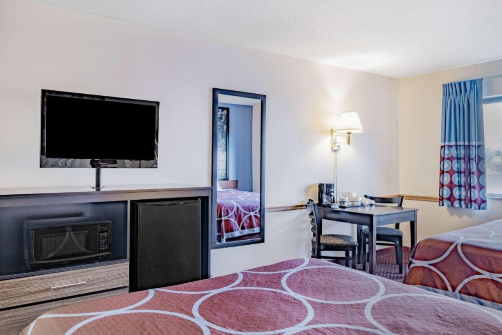 Super 8 by Wyndham Danville Image 25