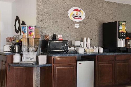 Super 8 by Wyndham Danville image 30