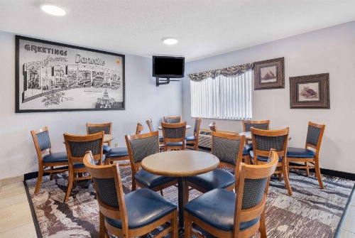 Super 8 by Wyndham Danville image 33