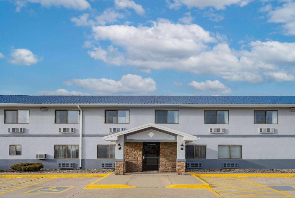 Super 8 by Wyndham Danville Main image