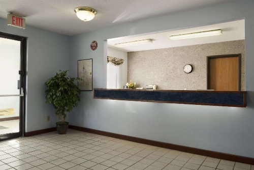 Super 8 by Wyndham Danville image 5